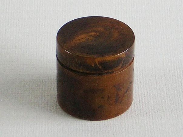 Horn opium box - (3905)